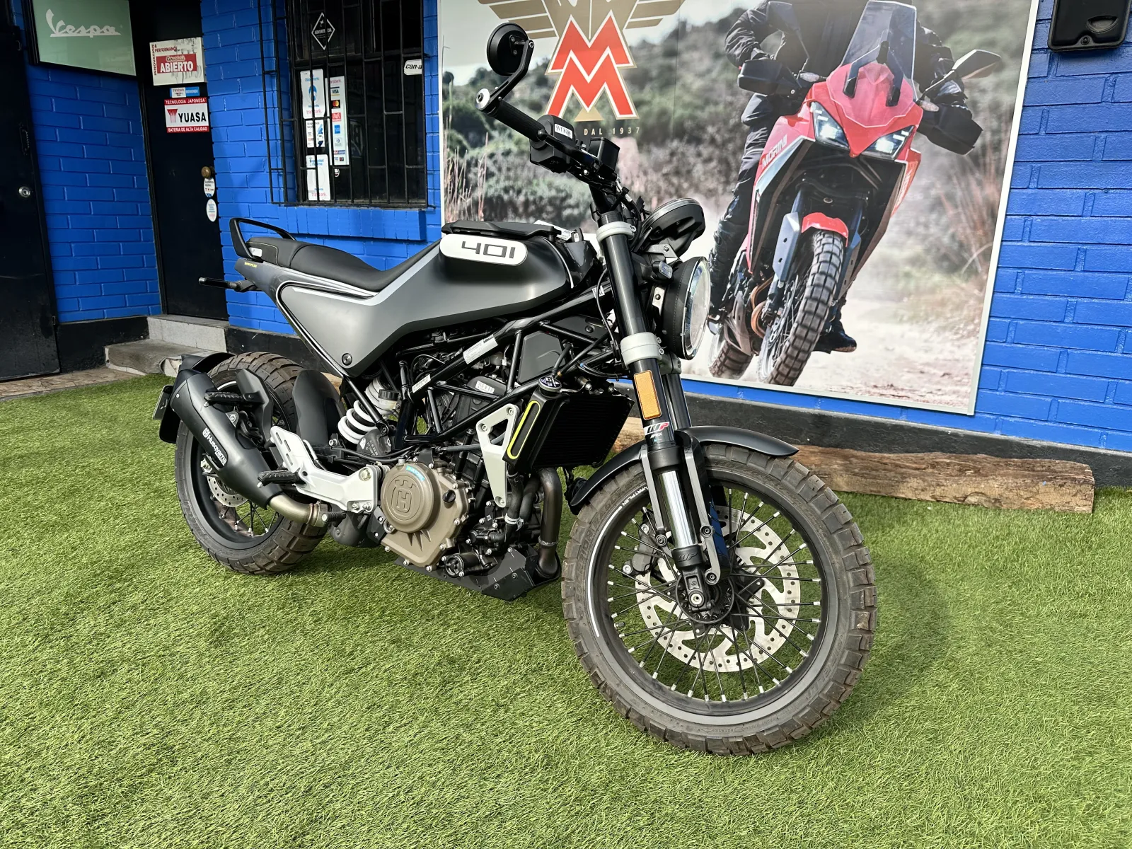 HUSQVARNA SVARTPILEN 401 foto 1