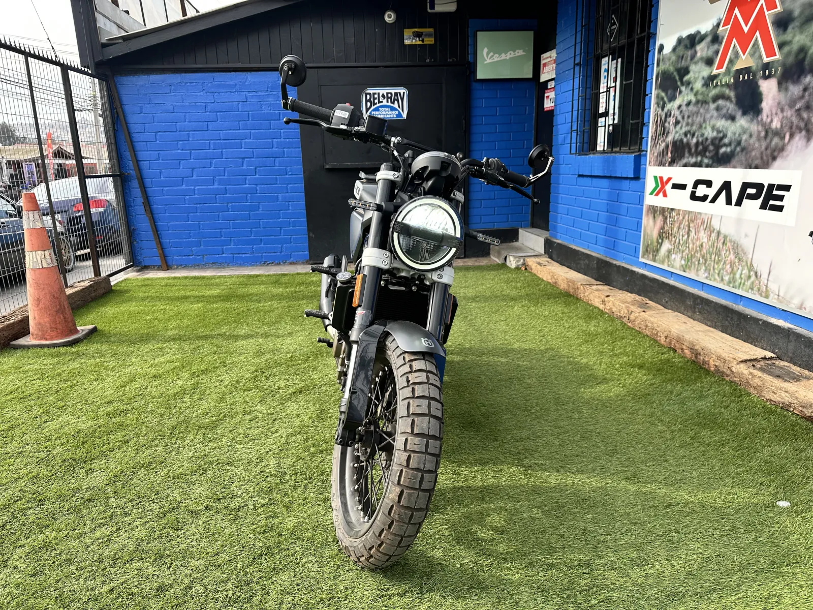 HUSQVARNA SVARTPILEN 401 foto 2
