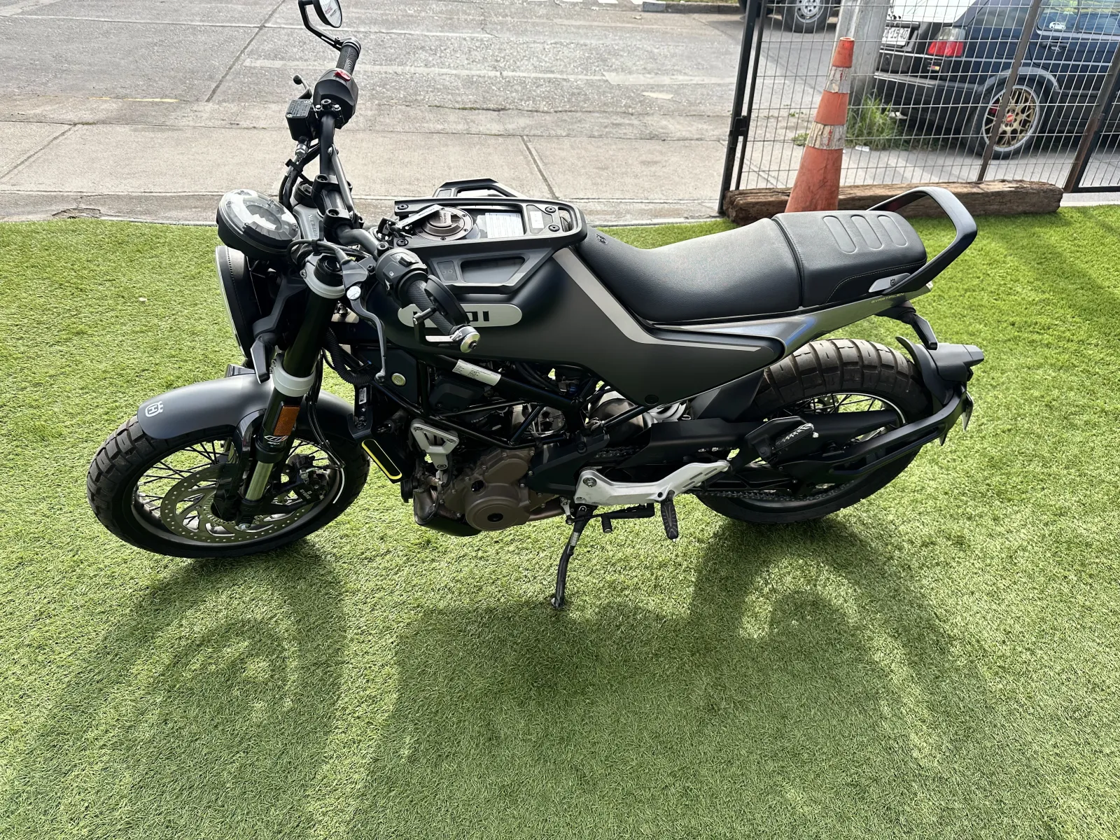 HUSQVARNA SVARTPILEN 401 foto 4