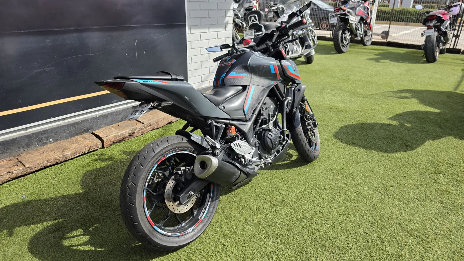 Yamaha MT 03 foto 1