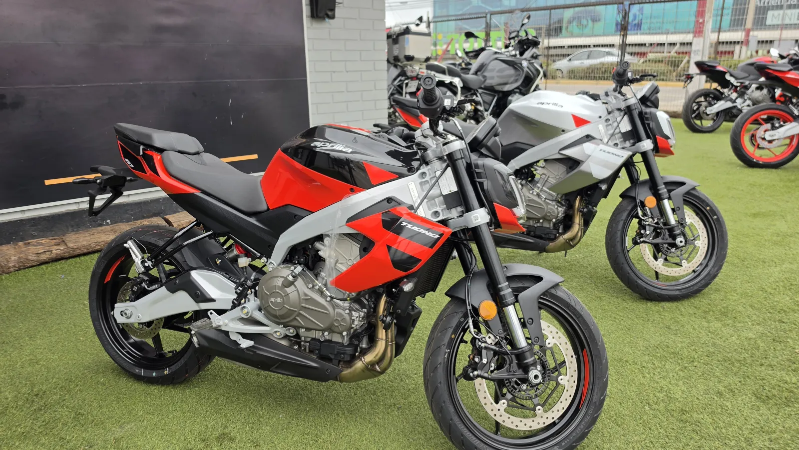 Aprilia Tuono 457 foto 4