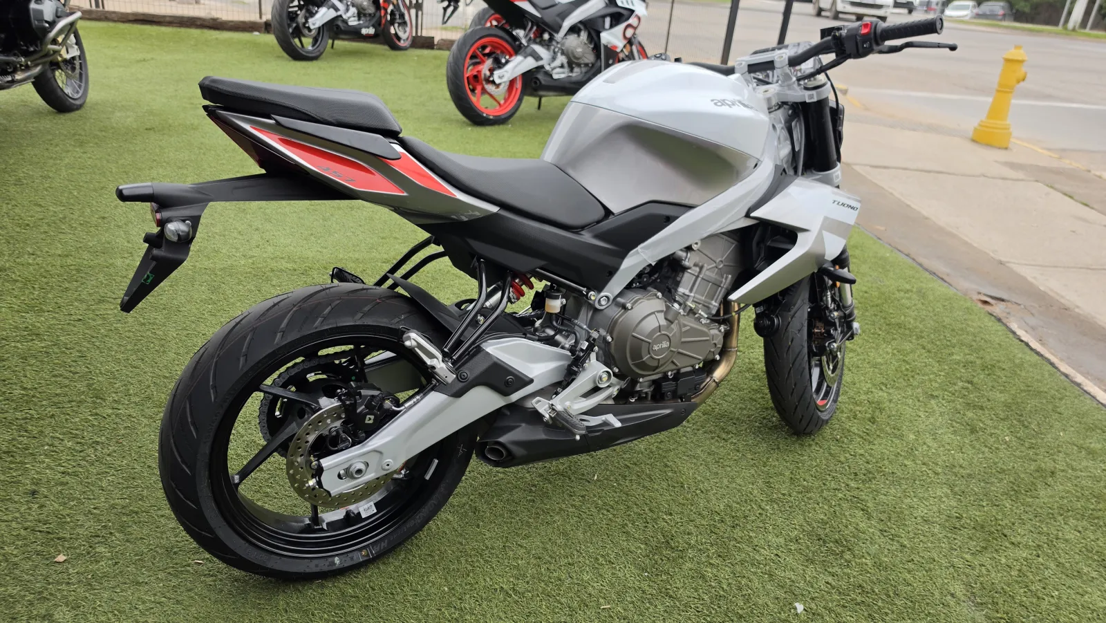 Aprilia Tuono 457 foto 14