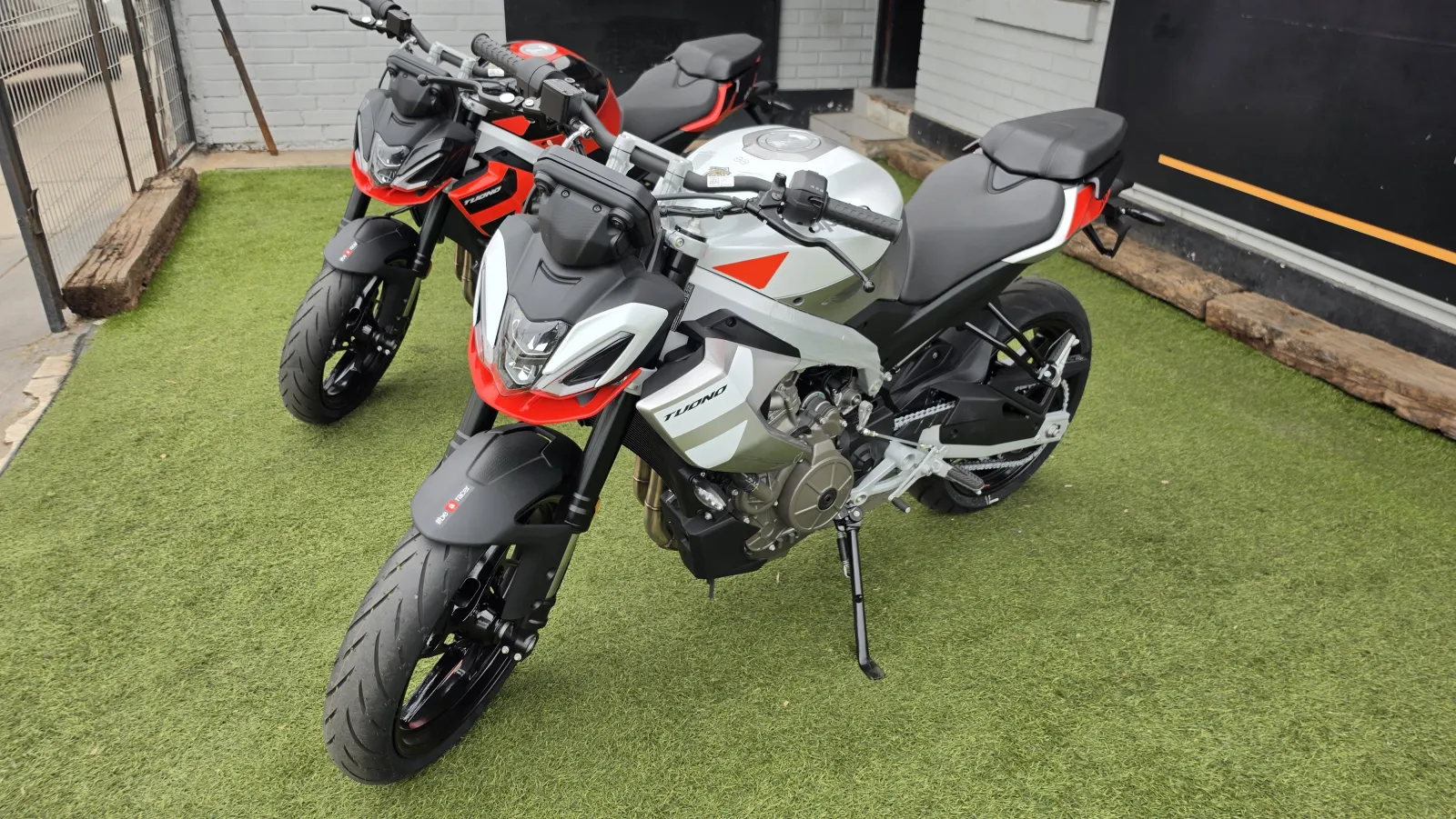 Aprilia Tuono 457 foto 18