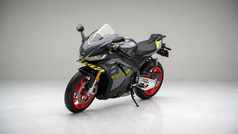 Aprilia RSV4 foto 2