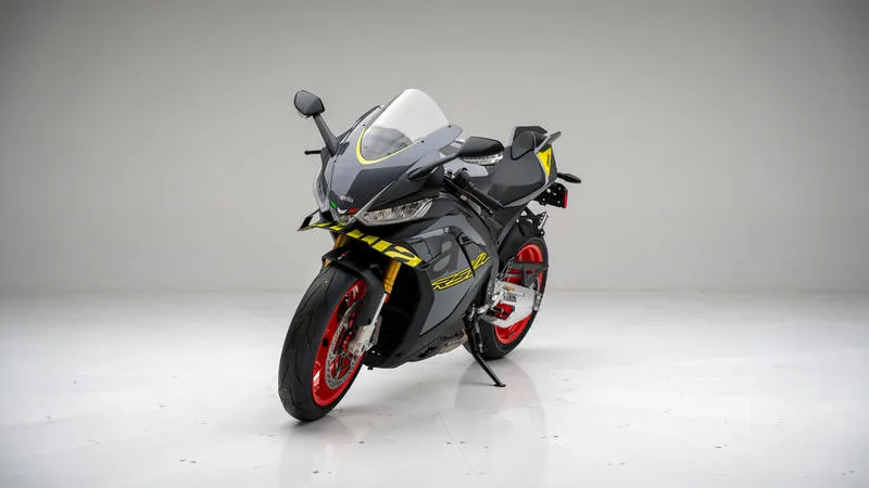 Aprilia RSV4 foto 7