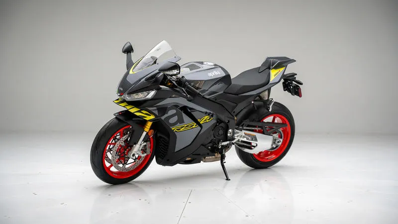Aprilia RSV4 foto 8