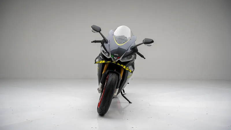 Aprilia RSV4 foto 9