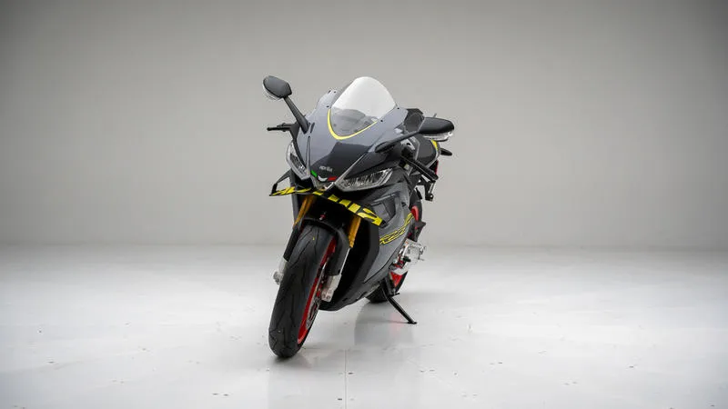 Aprilia RSV4 foto 13