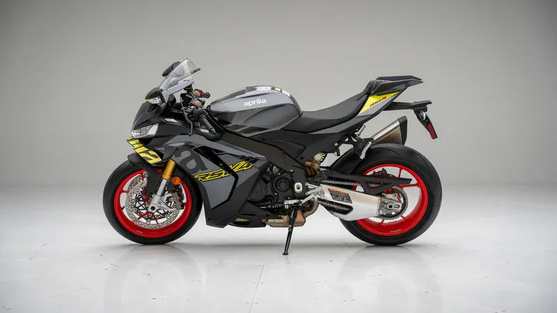 Aprilia RSV4 foto 14